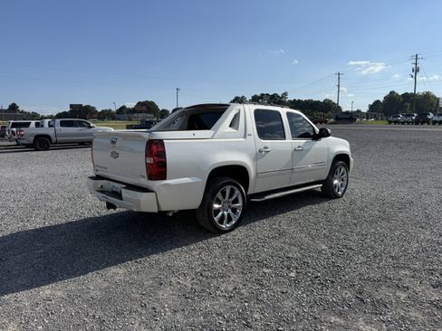 Used 2011 Chevrolet Avalanche LTZ RWD image 6