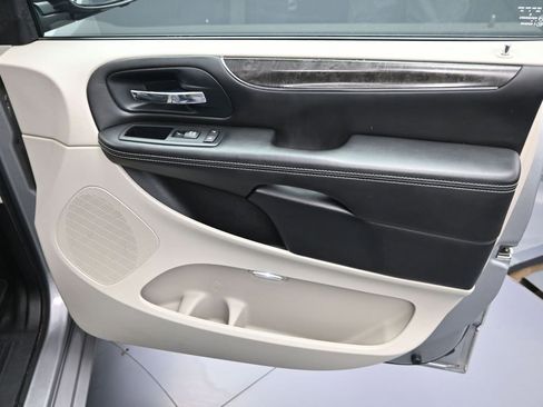 Used 2013 Chrysler Town & Country Touring-L w/ Driver Convenience Group FWD image 35