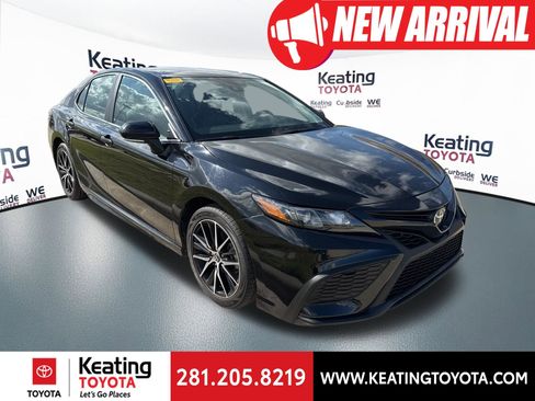 Certified 2024 Toyota Camry SE image 1