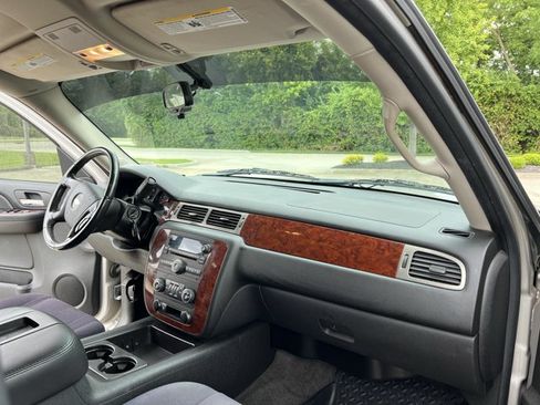 Used 2009 Chevrolet Tahoe LT AWD/4WD image 28