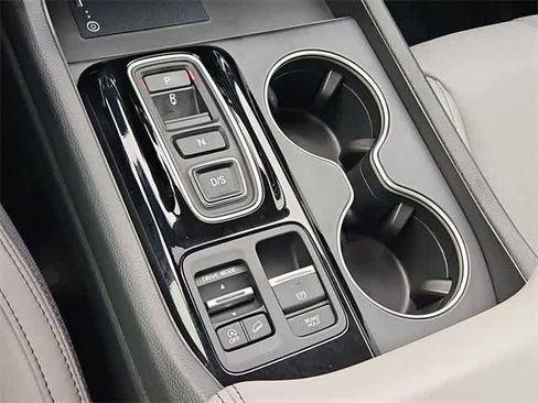 Used 2025 Honda Pilot Touring image 34