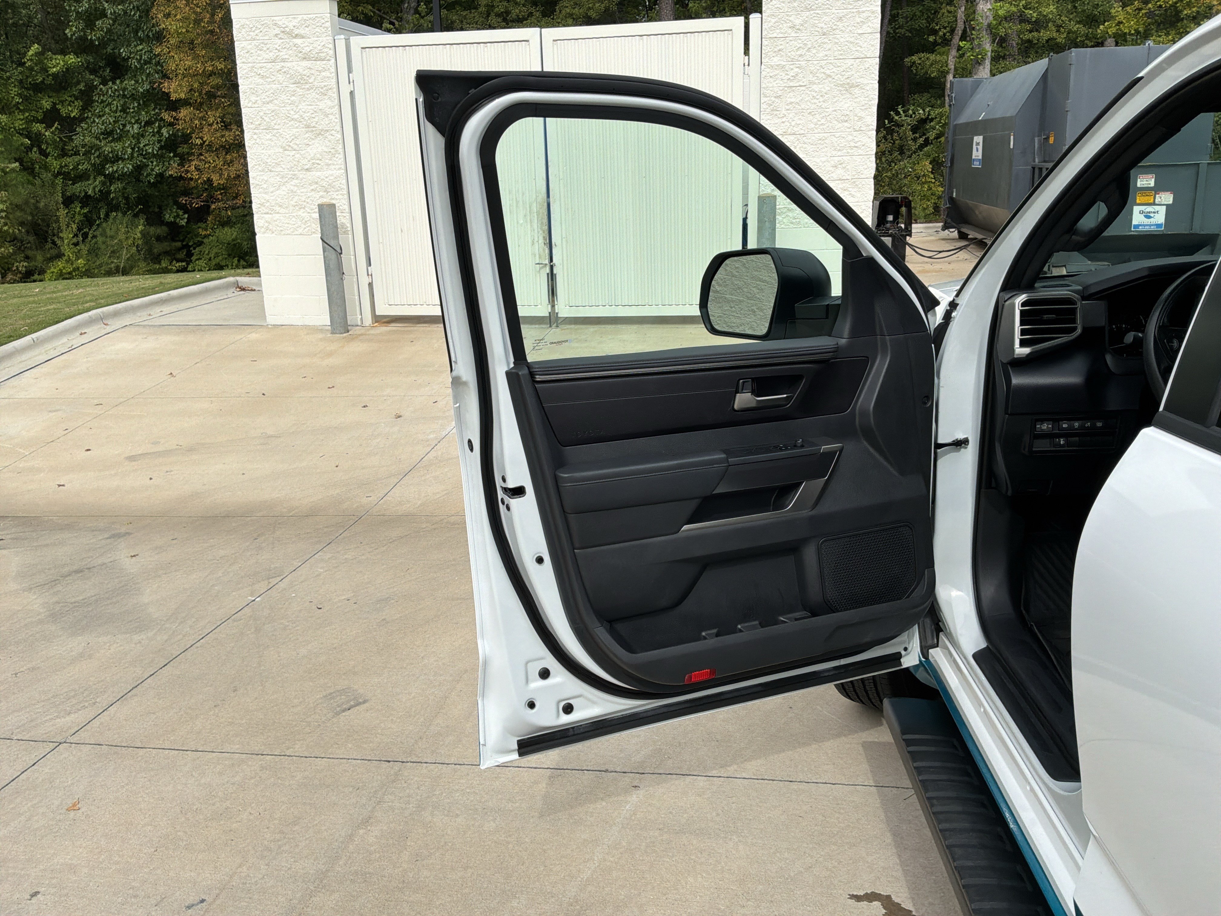Used 2025 Toyota Tundra SR5 AWD/4WD image 14