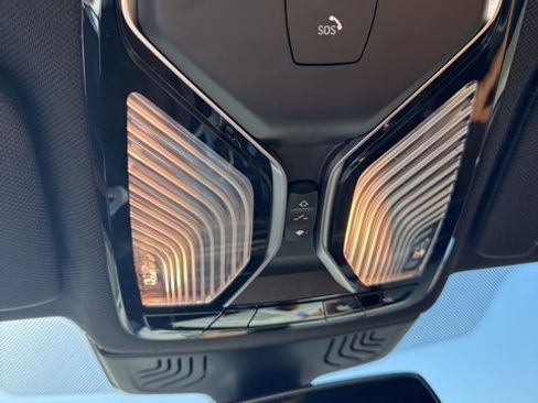 Used 2019 BMW 750i image 3