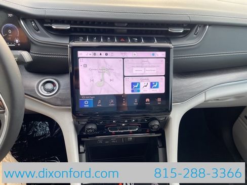 Used 2023 Jeep Grand Cherokee Overland image 12