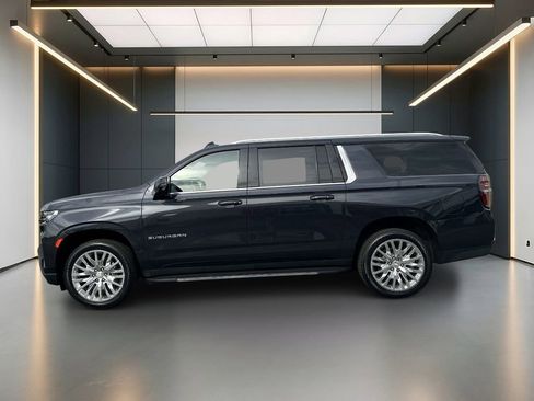 Used 2023 Chevrolet Suburban LT w/ Luxury Package AWD/4WD image 2