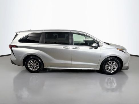 Certified 2022 Toyota Sienna LE FWD image 8