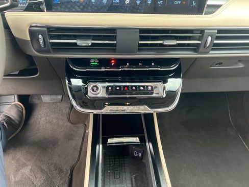 Used 2023 Lincoln Corsair AWD w/ Equipment Group 101A image 23