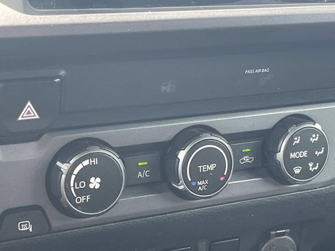 Used 2019 Toyota Tacoma TRD Off-Road w/ Technology Package AWD/4WD image 20