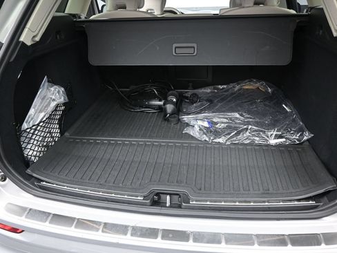 Certified 2025 Volvo XC60 T8 Plus w/ Protection Package Premier AWD/4WD image 12