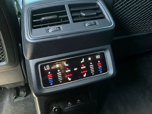 Used 2022 Audi e-tron Chronos AWD/4WD image 21