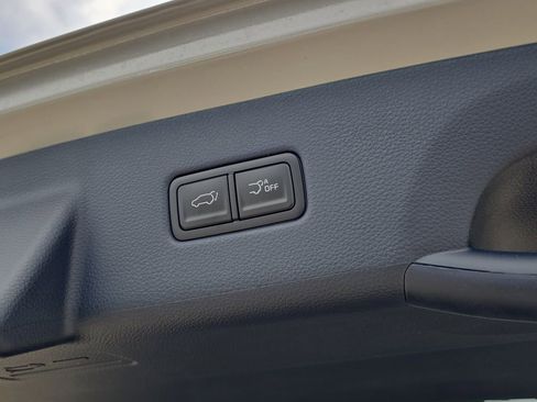 New 2026 Kia Carnival EX FWD image 11