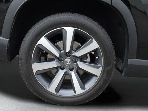 Used 2025 Honda Pilot Touring image 26