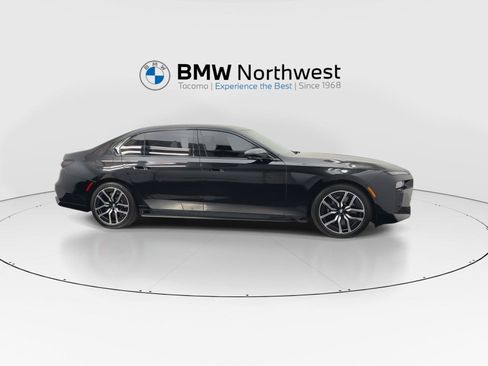 Used 2026 BMW 760i xDrive w/ Executive Package AWD/4WD image 5