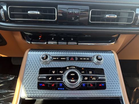 Certified 2023 Lincoln Aviator Black Label w/ Dynamic Handling Package AWD/4WD image 26