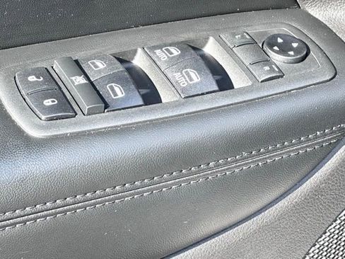 Used 2019 Jeep Grand Cherokee Altitude image 25