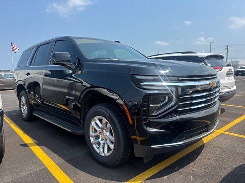 Used 2025 Chevrolet Tahoe LT AWD/4WD image 2
