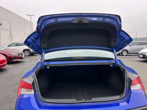 Used 2025 Hyundai Elantra SEL image 32