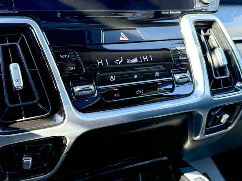 Certified 2022 Kia Sorento SX image 19