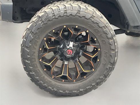 Used 2017 Jeep Wrangler Unlimited Rubicon w/ Max Tow Package image 30