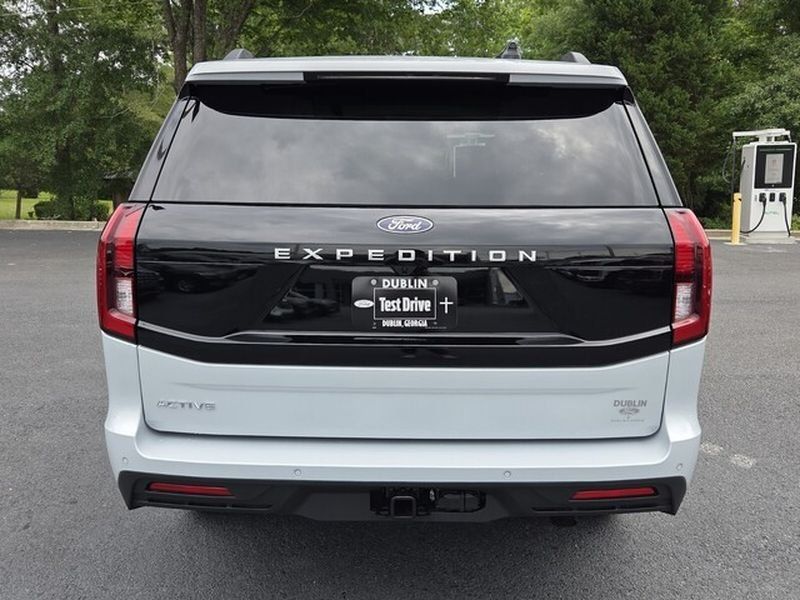 New 2026 Ford Expedition Active RWD image 14