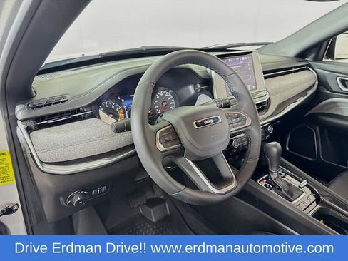 Used 2025 Jeep Compass Latitude image 7
