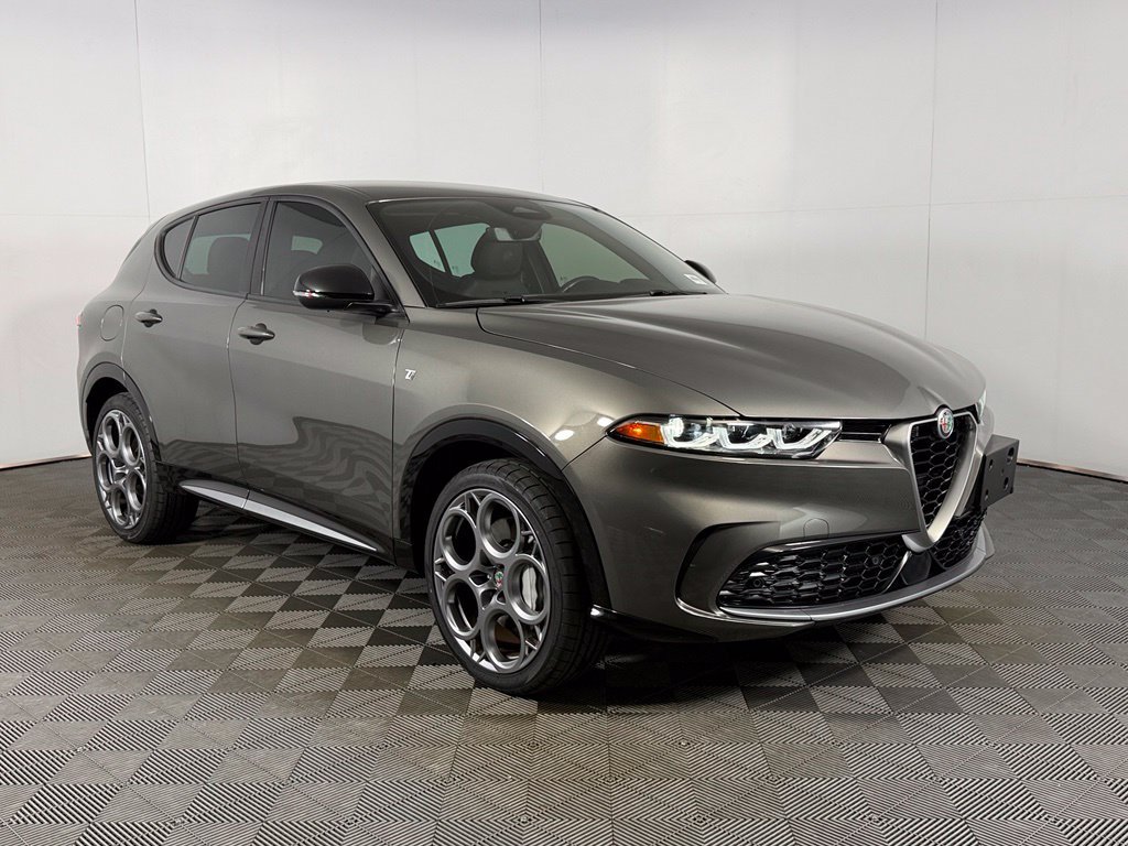 Used 2024 Alfa Romeo Tonale Ti w/ Premium Interior Package AWD/4WD image 4