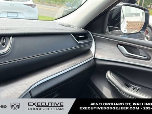 Used 2023 Jeep Grand Cherokee L Limited AWD/4WD image 20