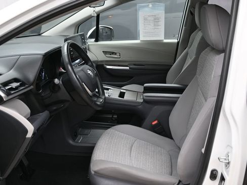 Used 2021 Toyota Sienna LE FWD image 10