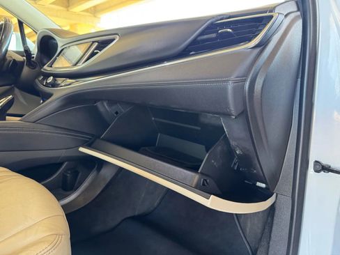 Used 2020 Buick Enclave Essence image 19