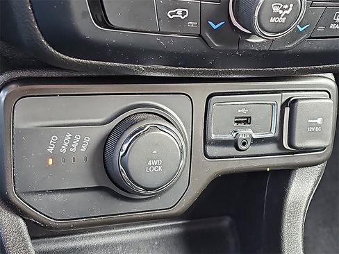 Used 2021 Jeep Renegade Latitude image 23