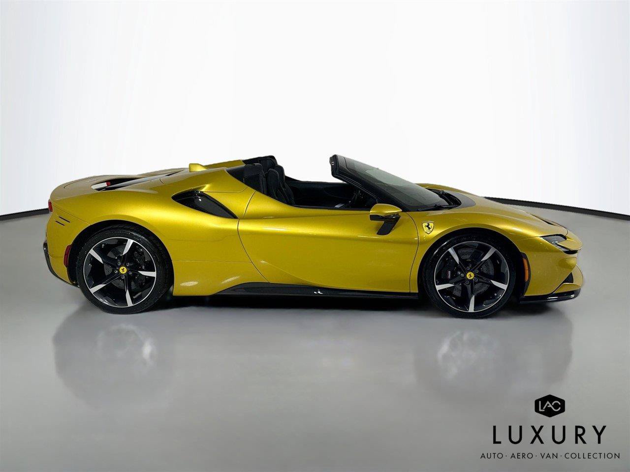 Used 2022 Ferrari SF90 Spider AWD/4WD image 4