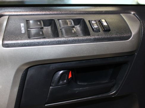 Used 2012 Toyota 4Runner SR5 w/ Convenience Pkg RWD image 9