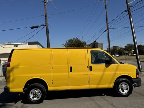 Used 2019 Chevrolet Express 2500 image 5