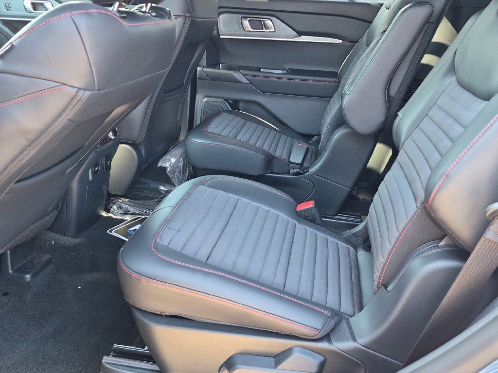 Used 2026 Ford Explorer ST-Line w/ ST-Line Street Pack RWD image 20