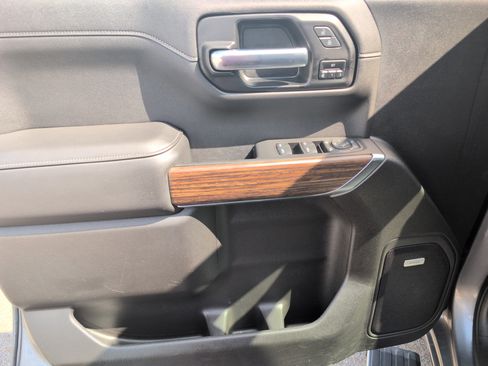 Used 2021 Chevrolet Silverado 1500 High Country w/ Technology Package image 16