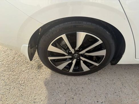 Used 2025 Nissan Sentra SV w/ SV Premium Package FWD image 9