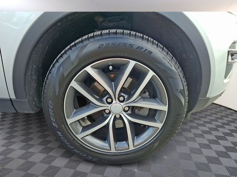 Used 2019 Land Rover Discovery Sport HSE image 8