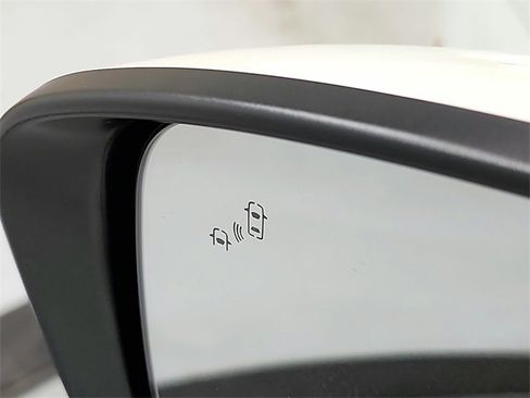 Used 2025 Nissan Frontier SV w/ SV Convenience Package image 21