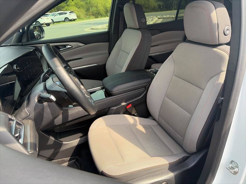 Used 2024 Chevrolet Traverse LT AWD/4WD image 23