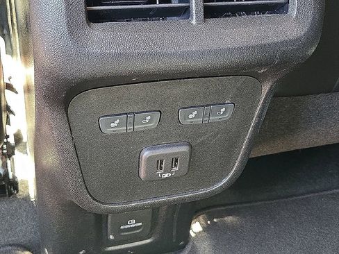 Used 2022 Chevrolet Equinox Premier FWD image 17