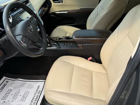 Used 2014 Toyota Avalon XLE Touring FWD image 7