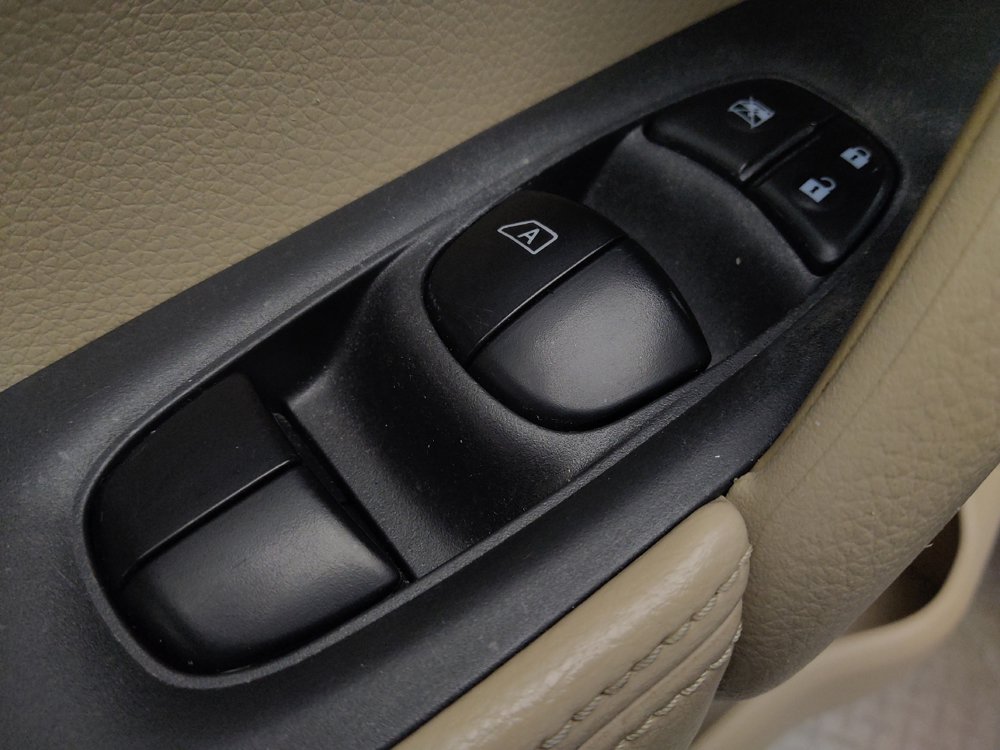 Used 2016 Nissan Rogue S FWD image 27