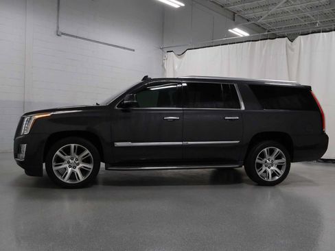 Used 2016 Cadillac Escalade ESV Luxury AWD/4WD image 2