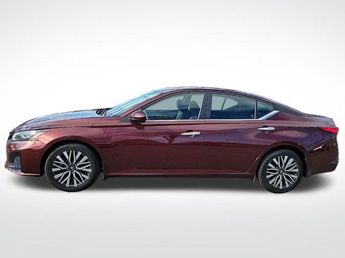 Used 2023 Nissan Altima 2.5 SV image 2