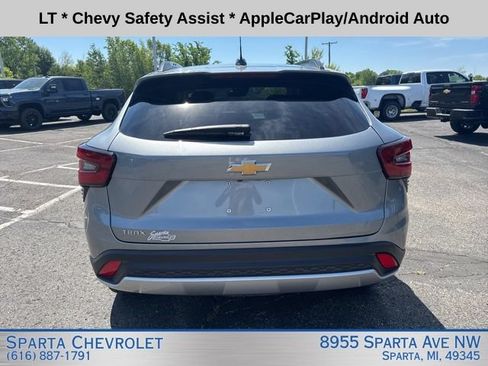 Used 2024 Chevrolet Trax LT FWD image 4