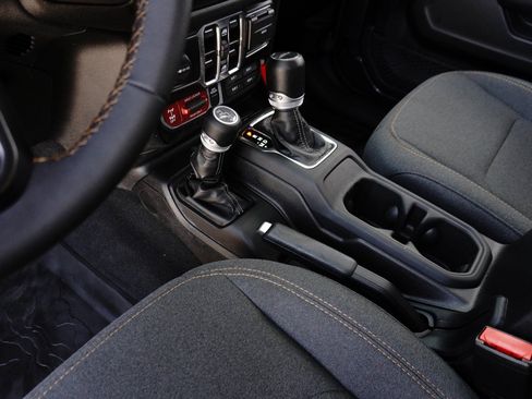 Used 2024 Jeep Gladiator Sport AWD/4WD image 36