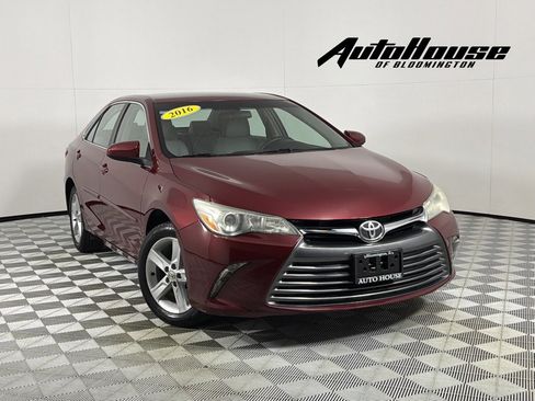 Used 2016 Toyota Camry LE FWD image 1