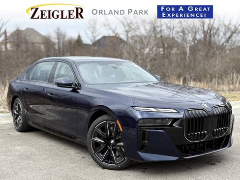 Used 2025 BMW 760i xDrive w/ Luxury Rear Seating Package image 1