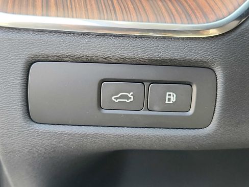 Certified 2023 Volvo XC60 T8 Plus w/ Climate Package image 21