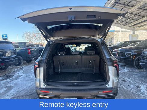 Used 2026 Chevrolet Traverse LT w/ Midnight/Sport Edition image 8